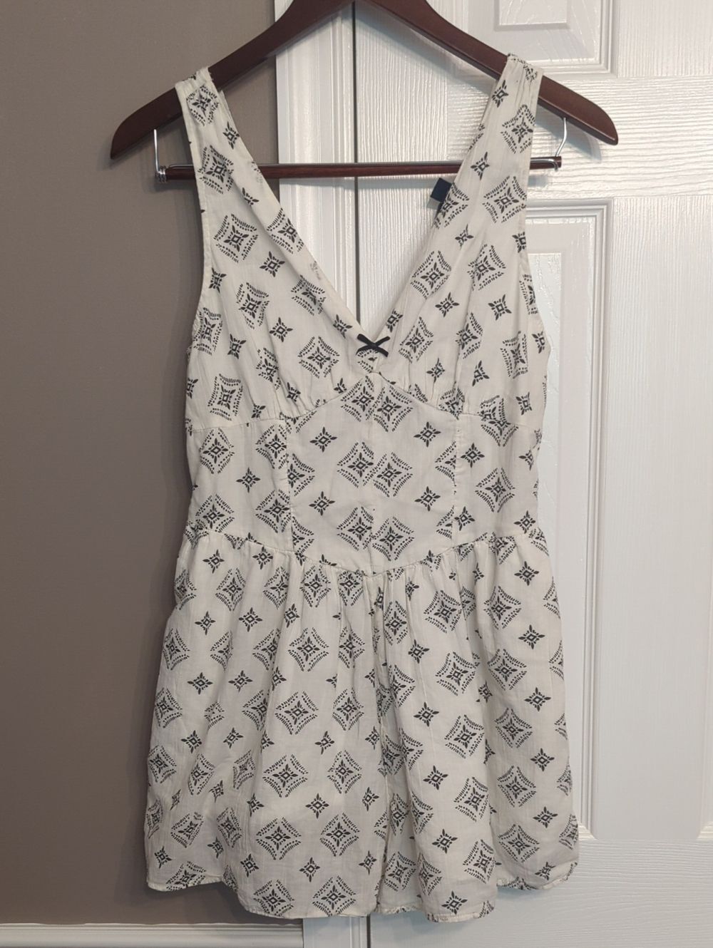 American Eagle Sleeveless White Romper with Black Geometric Medallion Size Small